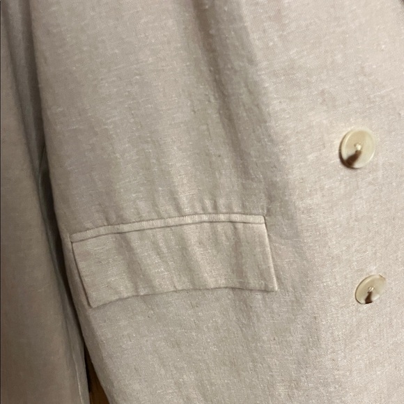 Elegant Cream Double-Breasted Women's Blazer - Picture 3 of 6